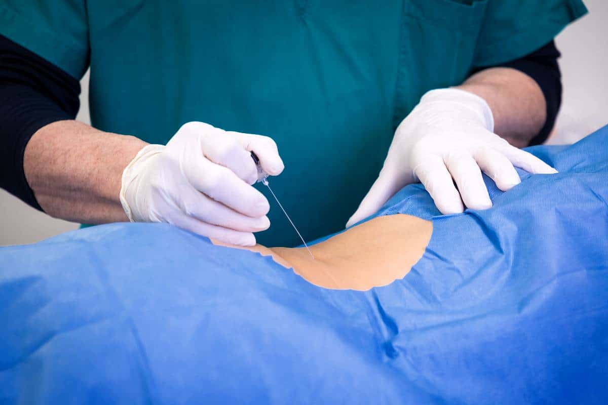 Which Is Better: Spinal Decompression vs. Back Surgery 1 Decompression Vs. Back Surgery
