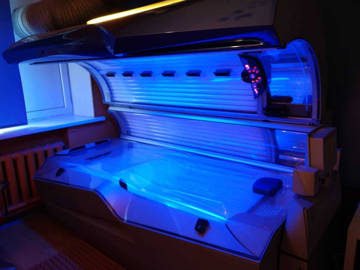 Home Red Light Therapy Device vs Professional Device 1 Home Red Light Therapy Device vs Professional Device