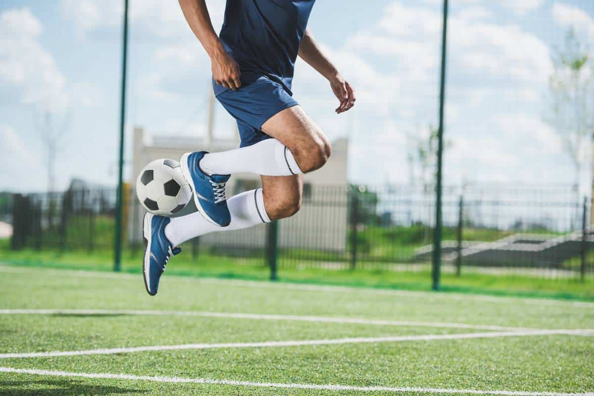 How Does a Sports Medicine Chiropractor Help People? 2 Sports Injury Chiropractor